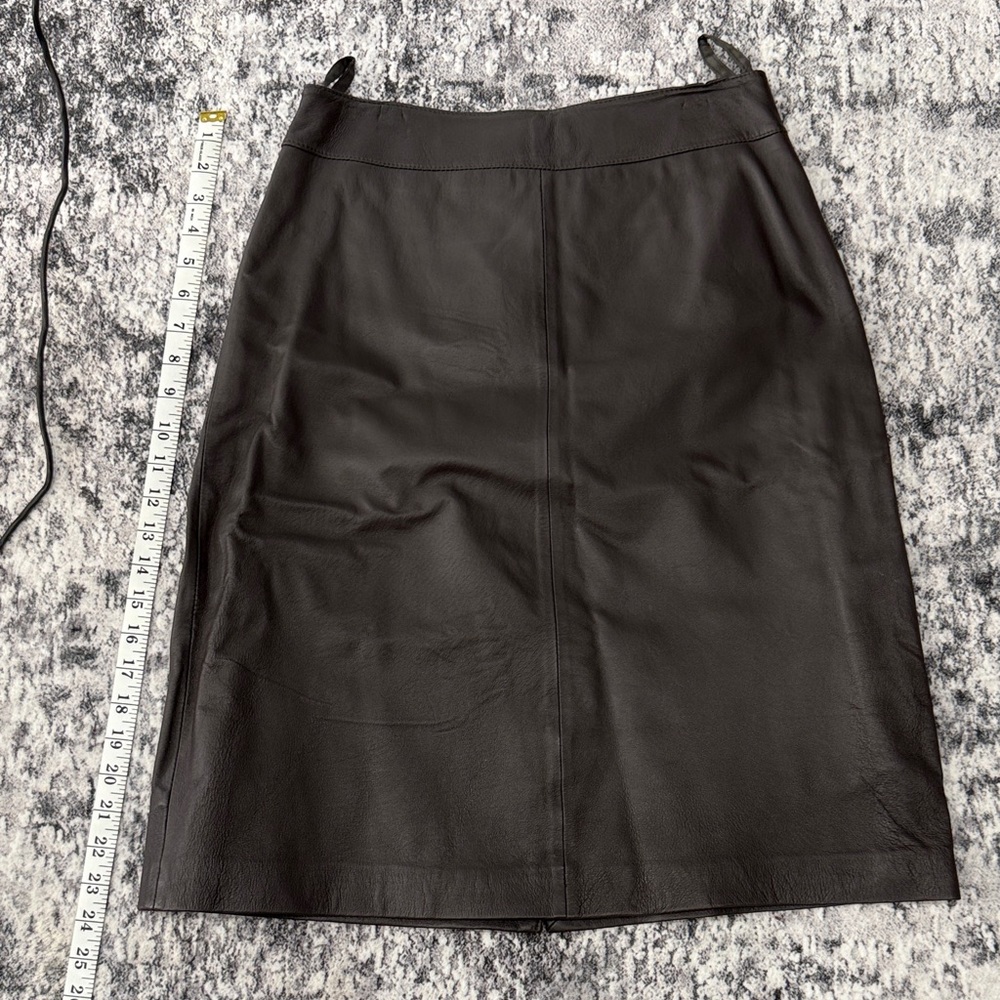 Elegant Black Leather Pencil Skirt